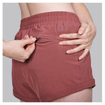 SAUCONY OUTPACE 3INCH SHORT กางเกงวิ่งขาสั้นผู้หญิง - Rev Online